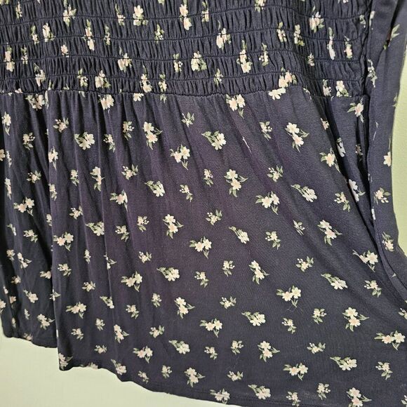 NWOT AMERICAN EAGLE OUTFITTERS DITSY FLORAL SCOOP NECK SMOCKED LONGSLEEVES TOP L - Picture 10 of 14